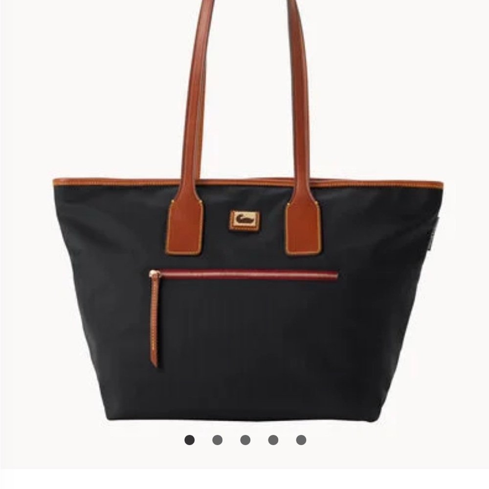Dooney & Bourke Wayfarer Black Tote Bag (Style #: BCAMD1854BLKR)